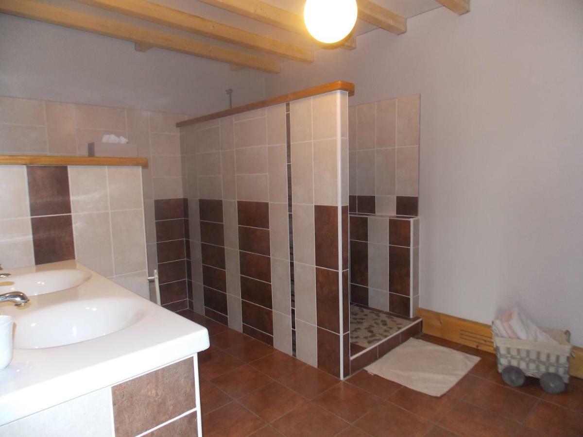 A La Mare Du Vieux Chene Bed & Breakfast Bellegarde-Poussieu ภายนอก รูปภาพ