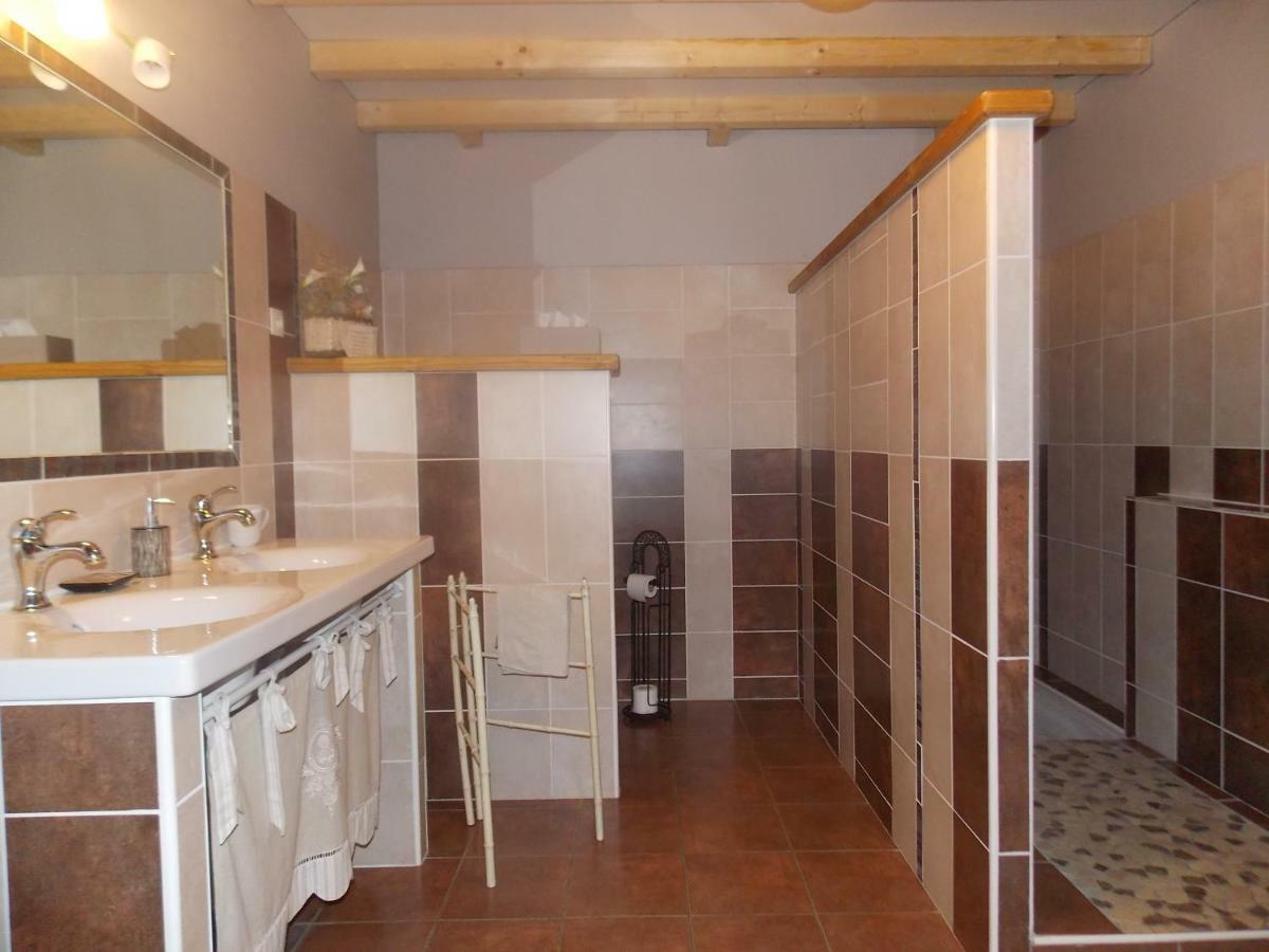 A La Mare Du Vieux Chene Bed & Breakfast Bellegarde-Poussieu ภายนอก รูปภาพ